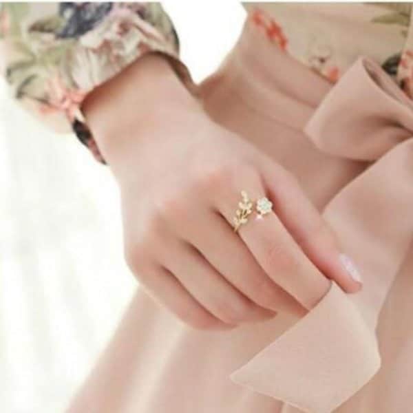 [옷자락] 여성 플라워 큐빅 데일리 반지 프리사이즈