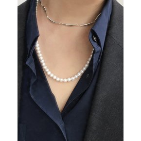 CLASSIC M PEARL NECKLACE