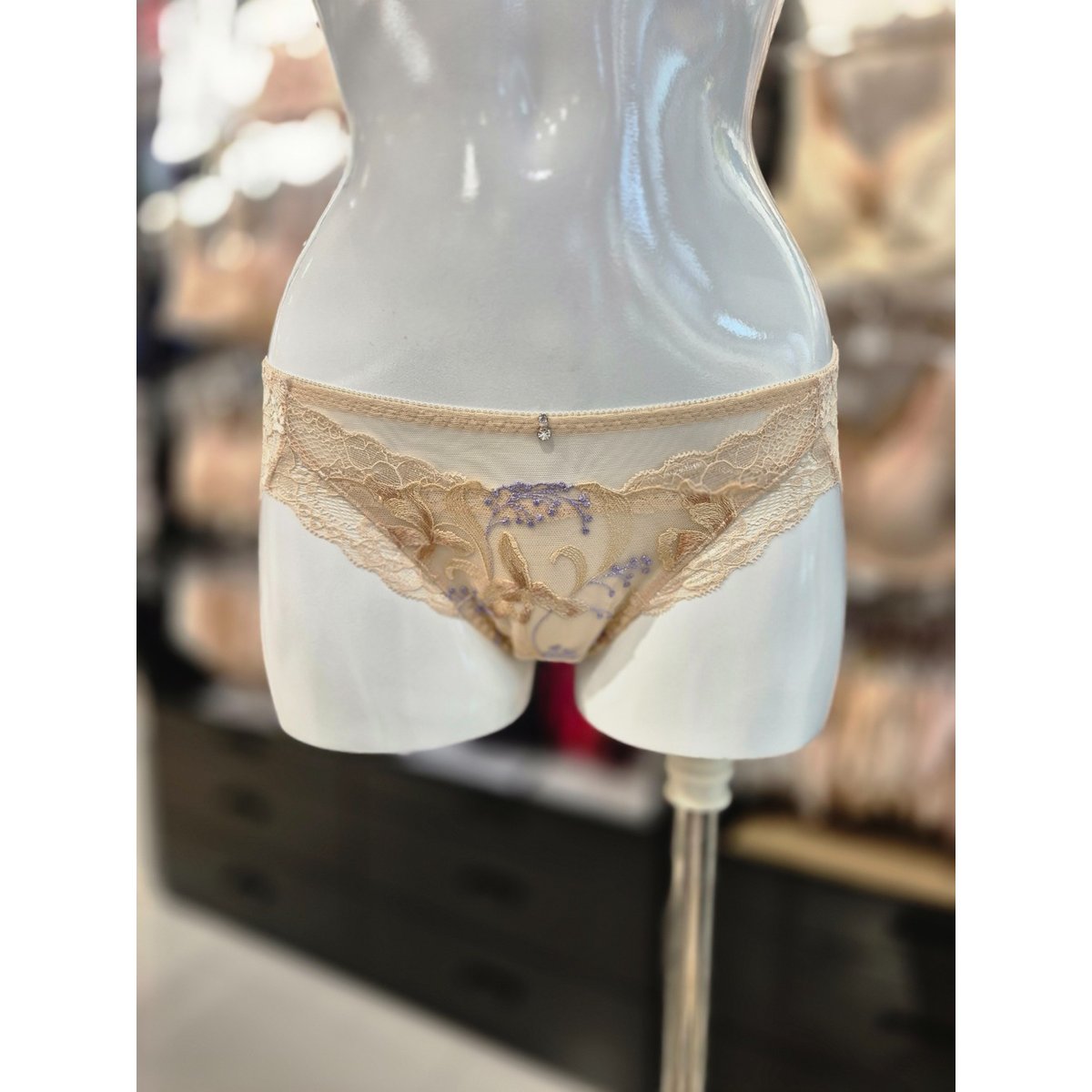 확대된 대표 .