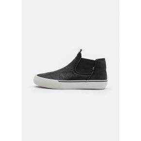 3706628 Globe DOVER - High-top trainers black distress/gillette