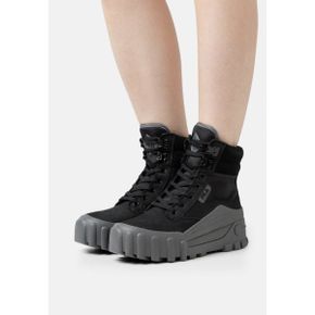 4509237 Fila GRUNGELUTION - Platform ankle boots black/dark shadow