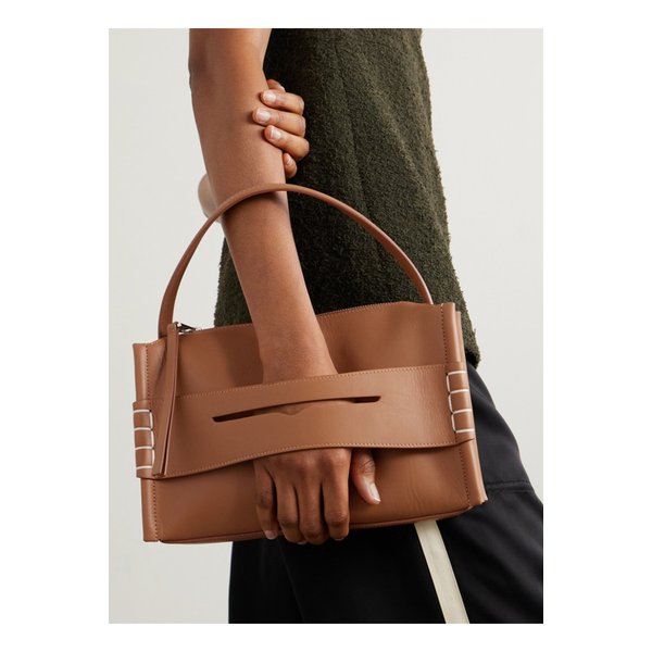 로퍼 자수 가죽 숄더 백 탠 브라운 1647597351195047