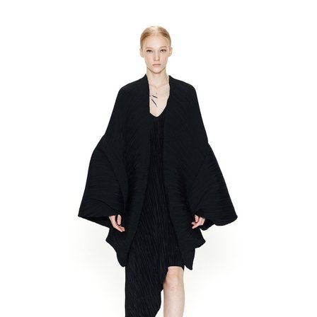 갸즈드랑 25SS Collection_A PLEATED FABRIC VOLUME CARDIGAN_BLACK