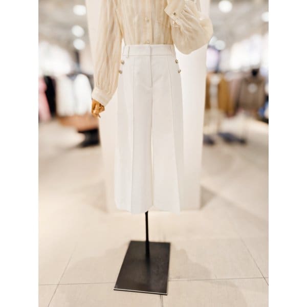 [파주점] [더아이잗컬렉션]메탈 버튼 와이드 크롭 팬츠 CR5A0SL541