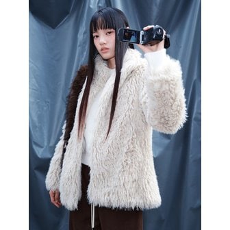 구호 플러스 High Neck Faux Fur Jacket  Beige (KE5Y3VM01A)