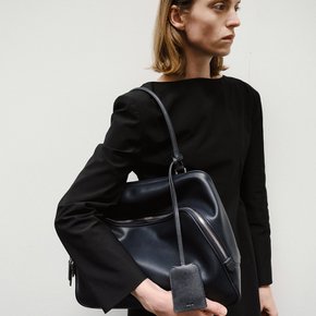 Souple bag Navy 로서울 수플백