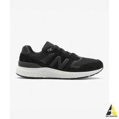 뉴발란스 NBPQEF704B 프레쉬폼 워킹 880 V6 (남성 2E) (BLACK)