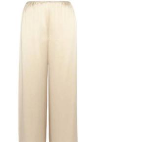 [살바토레 페라가모] Jeans 13C978770257 Beige