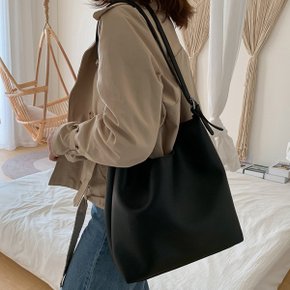 여성가방 사이드 투버클 포인트 베이직 숄더백