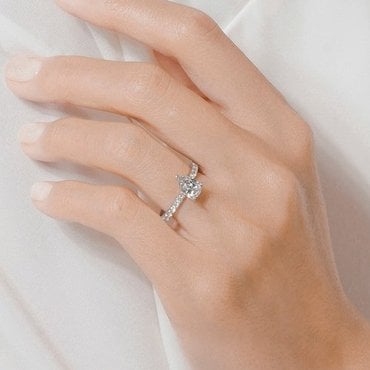 로이드 18K 1캐럿 다이아몬드 페어컷 파베 반지 LRD24002D