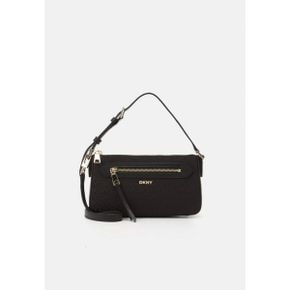 5186259 DKNY BRYANT AVE DEMI - Handbag black