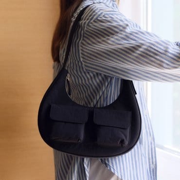 로서울 Cargo shoulder bag Nylon Black