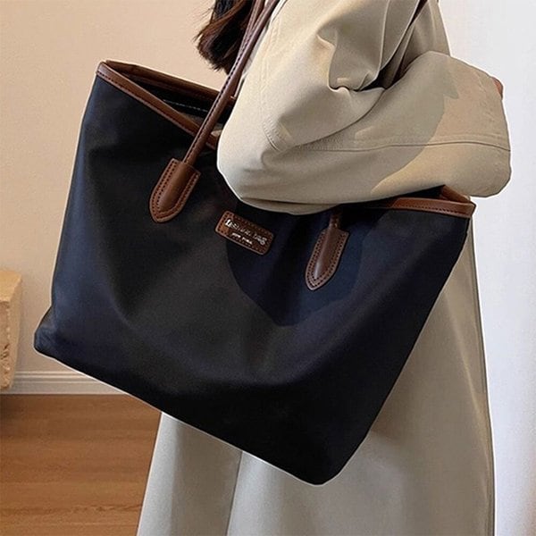 [옷자락] 여자 보부상 빅백 라벨 배색 휘뚜루 블랙 숄더백