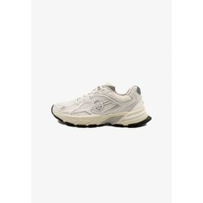 3707220 Sergio Tacchini Y2K RUNNER - Trainers white tofu silver