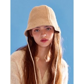 Knitted ribbon string point bonnet hat (beige)