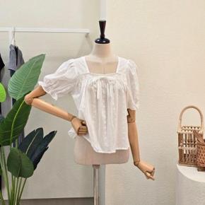 FM6E9BL5424 퍼프 펀칭 스퀘어넥 블라우스