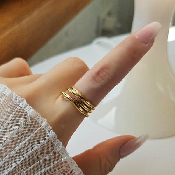 [옷자락] 여자 데일리룩 오피스룩 모던 시크 스타일 반지