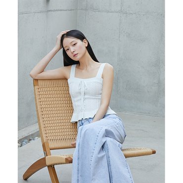 에고이스트 레이스업 포인트 밑단 프릴 니트 베스트 (ER2KV465)