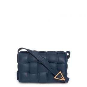 우먼 Bottega Veneta 패디드 카세트백 딥 Blue Gold 7841457 64625087