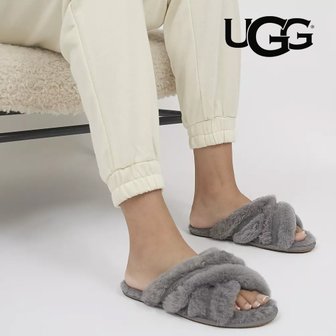 UGG 어그 스커피타 크로스 슬리퍼 차콜 겨울 양털 슬라이드 샌들