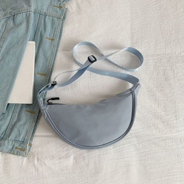 [옷자락] 여성 일상용 심플 컬러 만두 숄더 반달 경량 크로스백