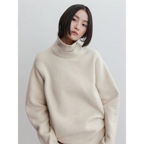 Overfit Turtleneck Pullover  Ivory (WE3X51T800)