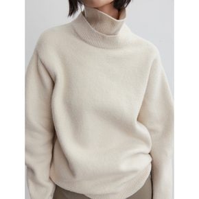 Overfit Turtleneck Pullover  Ivory (WE3X51T800)