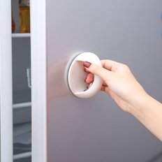  간편하게 붙여서 사용하는 만능 다용도 손잡이