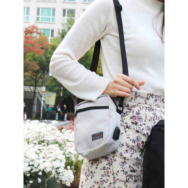 크로스백(PM80913) USB Charger Port, RFID Blocking