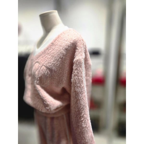 [여주점] 레터링 자수 포인트 V넥 티셔츠 ER4JT100