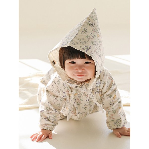 예쁜 정원 속 - 베이비 꼬깔 보넷