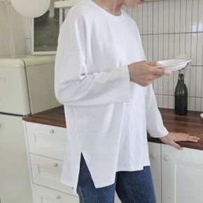 모달티 롱티 루즈핏 오버 긴팔 이너 라운드넥 화이트 흰색 가을 겨울 간절기_P421378241