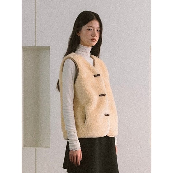 Reversible Fur Vest (Beige)
