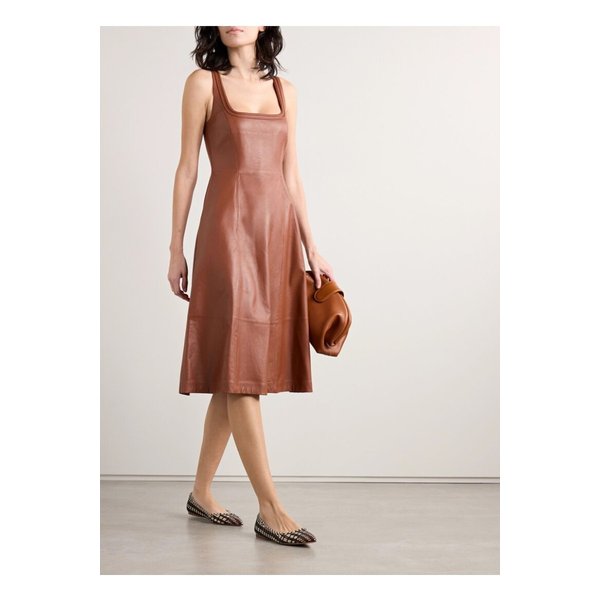 아달라인 플리츠 가죽 미디 드레스 브라운 1647597358418628