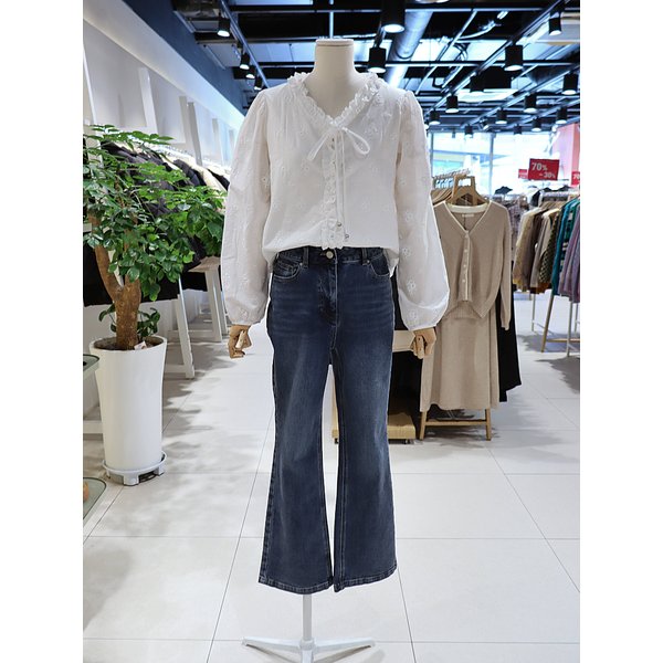 [파주점] 브이넥 레이스 블라우스 PS7XA3B1