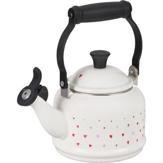  영국 르쿠르제 티팟 Le Creuset LAmour Enamel on Steel Demi Kettle White with Heart Applique