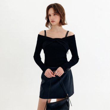 룩캐스트 리나 스트링 오프숄더 니트_블랙 / LINA STRING OFF SHOULDER KNIT_BLACK