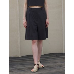 BASIC ONE-TUCKED HALF PANTS (CHARCOAL)