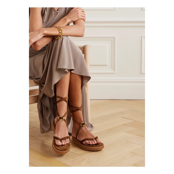 YASMINE 엠벨리시드 라피아 트리밍 스웨이드 샌들 1647597335060974