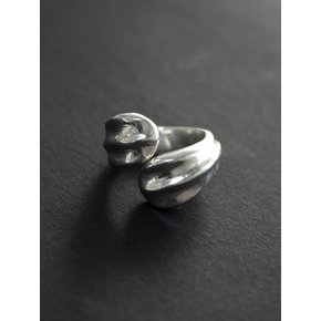 FULL LEAF TWIST RING