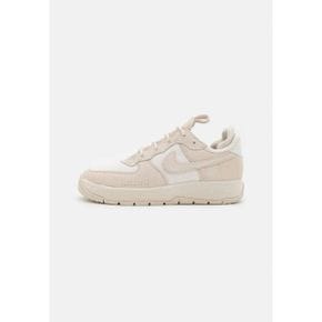 3835179 Nike AIR FORCE 1 WILD - Trainers off white