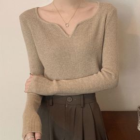 브래킷 라운딩 브이 슬릿 트임넥 골지 티셔츠_P349768539
