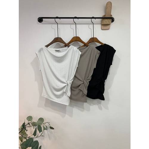 블리 꼬임 입술넥 캡소매 티셔츠 3color