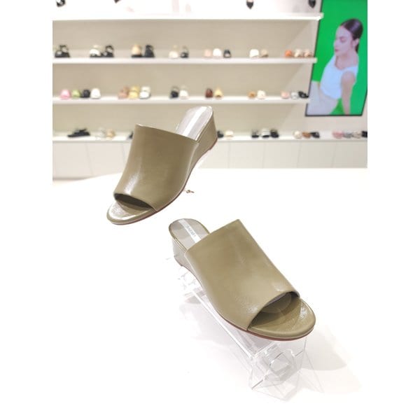 [부산점] [바바라] 4cm 웨지 뮬 샌들 BBI731