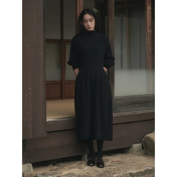 [단독]LINE WHOLEGARMENT KNIT DRESS_BLACK