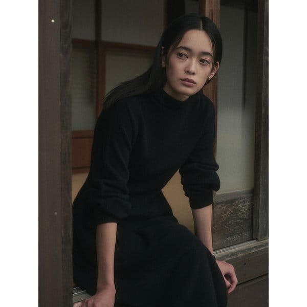 [단독]LINE WHOLEGARMENT KNIT DRESS_BLACK