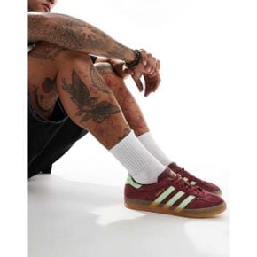 4729986 adidas Gazelle Indoor sneakers with rubber sole in burgundy and light green