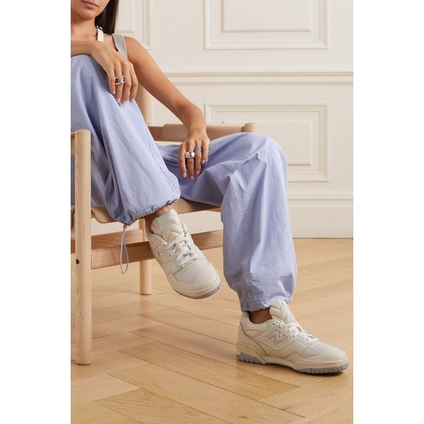 550 스웨이드 및 메쉬 트리밍 가죽 스니커즈 1647597317117005