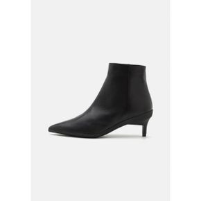 4311960 Calvin Klein WRAPPED STIL BOOT - Ankle boots black