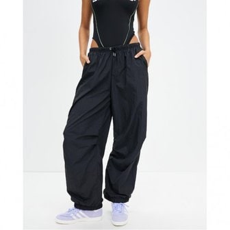 아디다스 4158044 adidas Premium Essentials Nylon Parachute Pants - Black